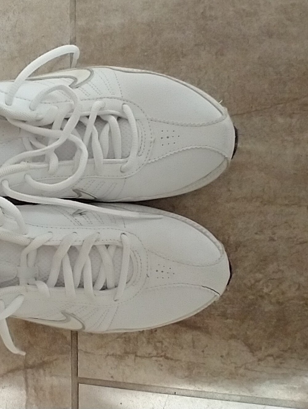 Nike Air White Leather Sneakers Size 8 - Picture 7 of 8